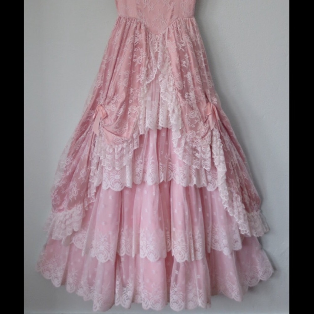 Extremely Rare! Vintage Blush pink ball gown - Picture 7 of 14